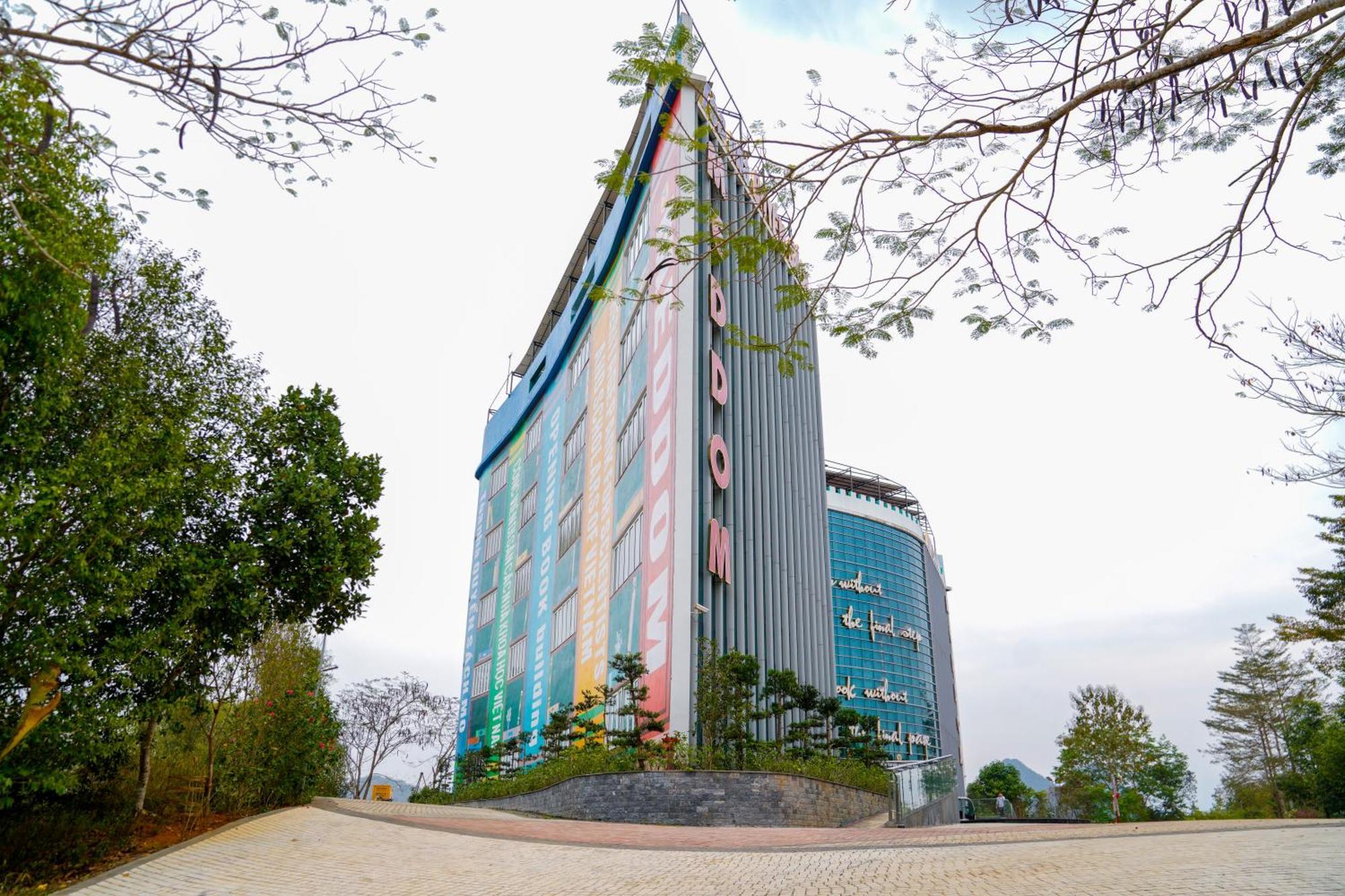 Meddom Park Hotel Cao Phong Bagian luar foto