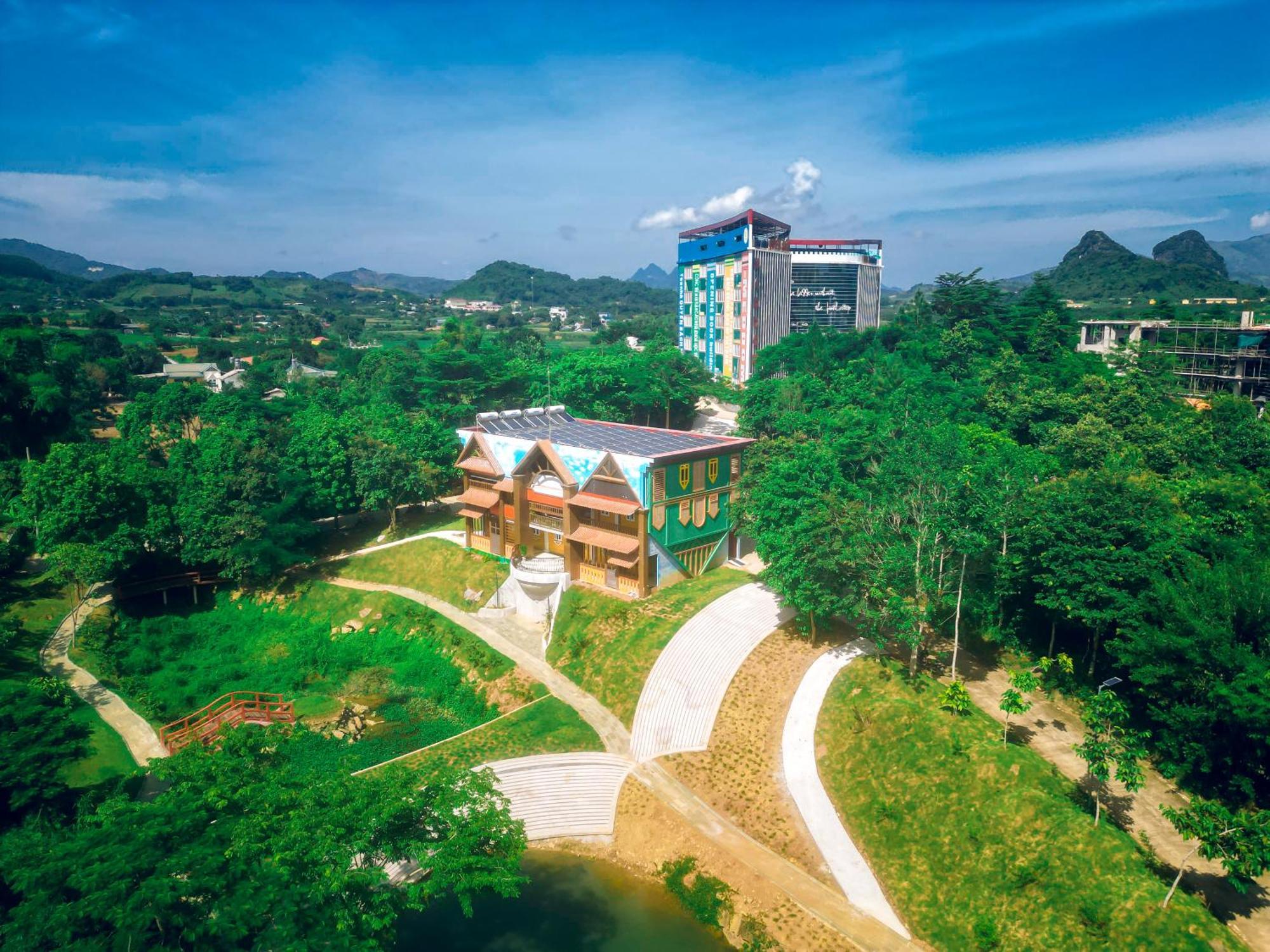 Meddom Park Hotel Cao Phong Bagian luar foto